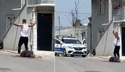 Cani kocanın ifadesi ortaya çıktıKocaeli'nin Dilovası ilçesinde 5 çocuk annesi eşini sokak ortasında katleden zanlı tutuklandı. Eşini 15 yerinden bıçaklayan cani, 5 yaşındaki çocuğuyla göz göze gelince durduğunu söyledi.