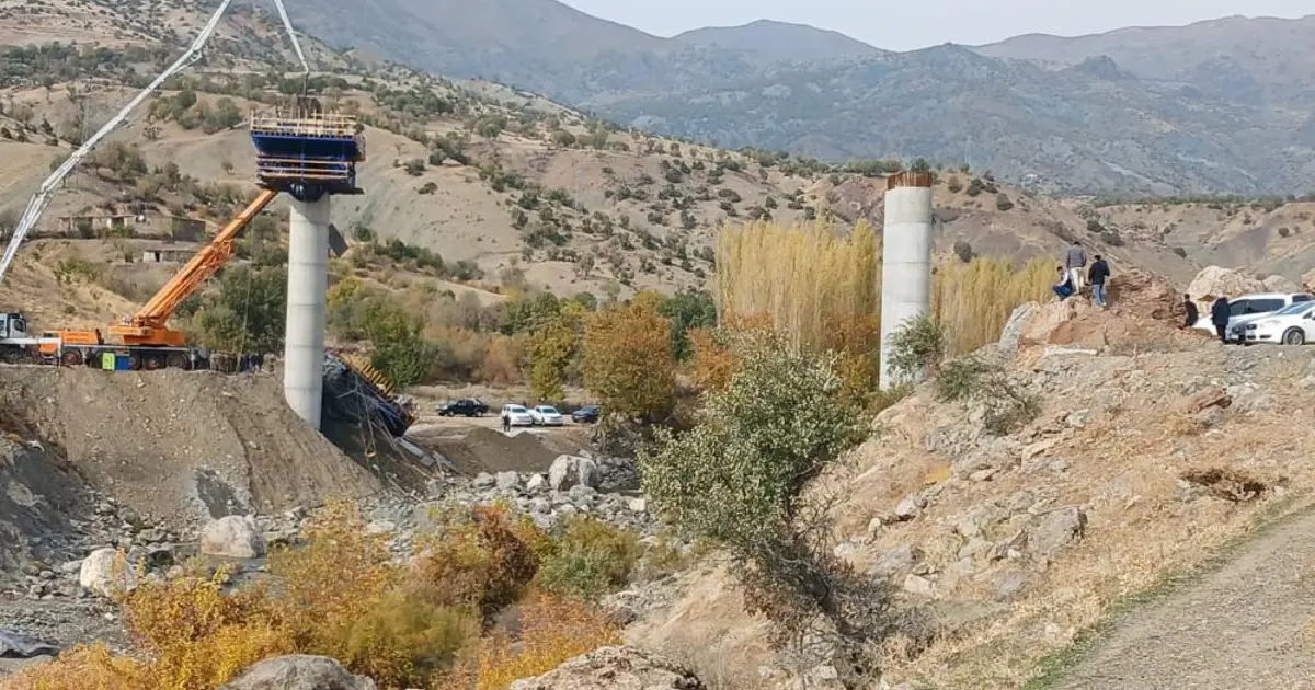 Diyarbakır'da viyadük inşaatında çökme: Üç işçi yaşamını yitirdi