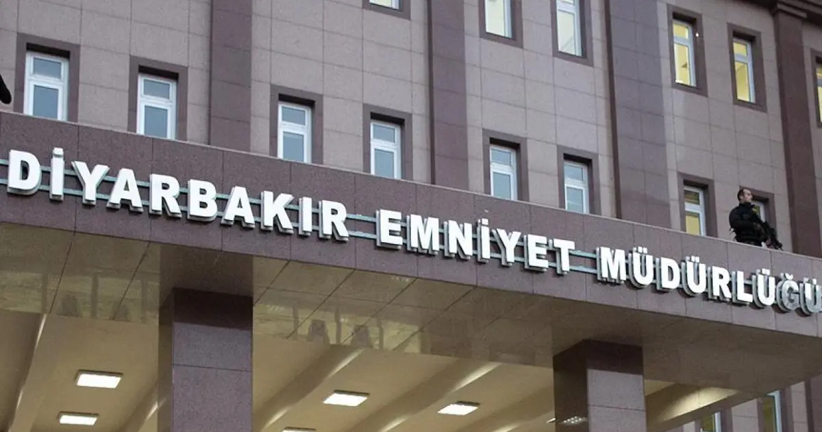 Diyarbakır İl Emniyet Müdürlüğü'ne el yapımı patlayıcı ile saldırı girişimi