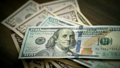 Dolar küresel piyasalarda geriledi