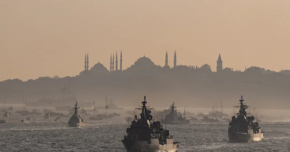 Türk donanması İzmit Körfezi'ni selamlayacak