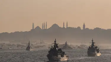 Türk donanması İzmit Körfezi'ni selamlayacak