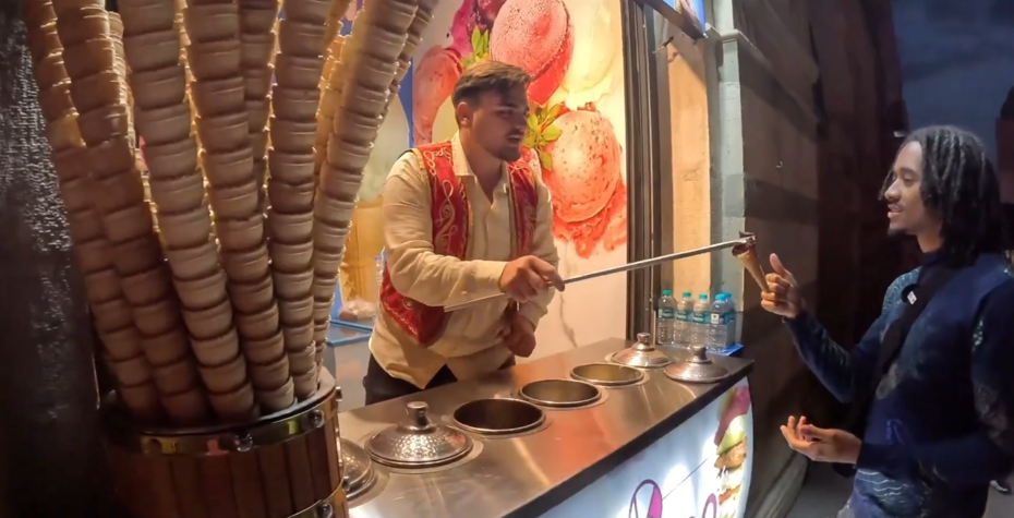 Dondurma gösterisi turisti isyan ettirdi, 