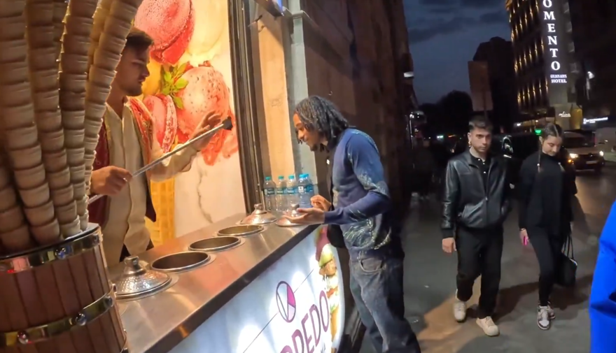 "YANIMDA O KADAR PARA BİLE YOK" 2