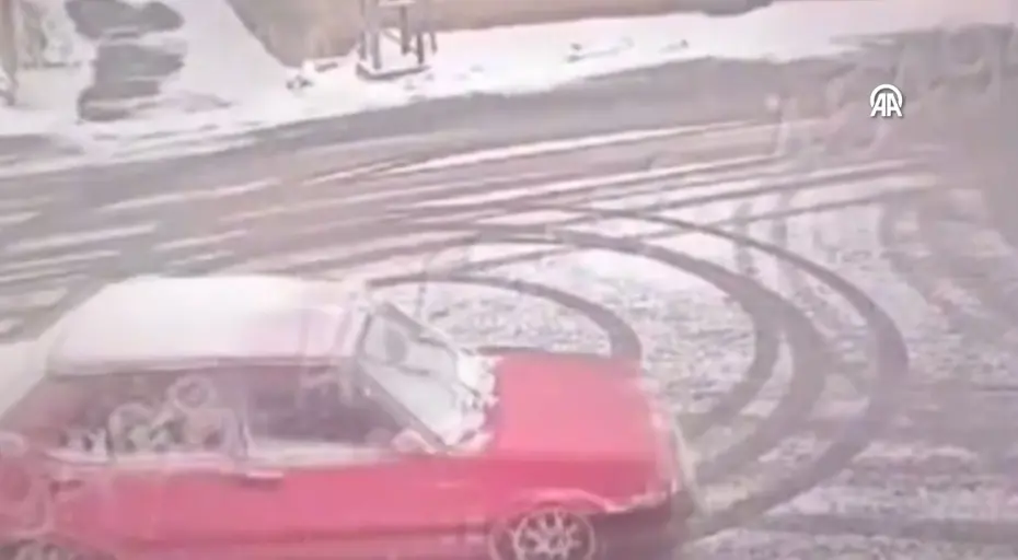 Drift yapan ehliyetsiz sürücüye para cezası yazıldı