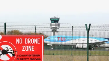 Avrupa'da dron alarmı sürüyor: Eindhoven'da uçuşlar durdu