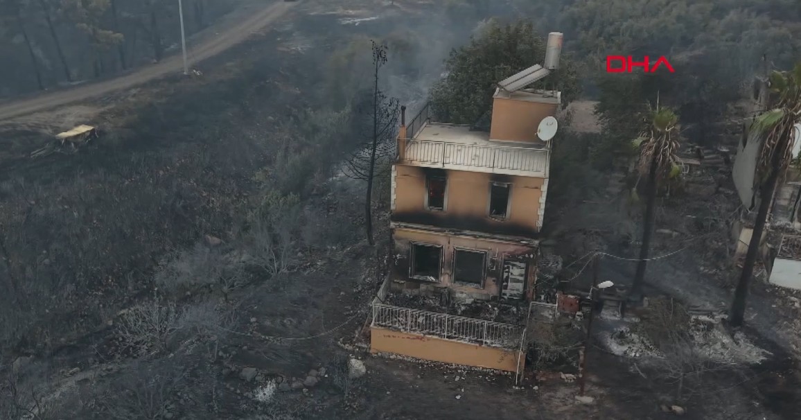 Kumluca'da orman yangını: 50 hane boşaltıldı