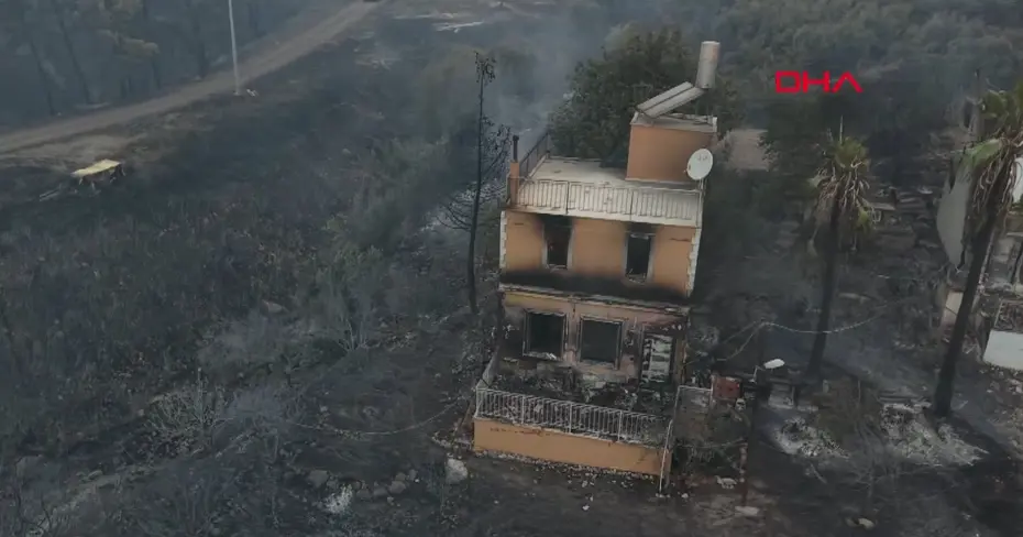 Kumluca'da orman yangını: 50 hane boşaltıldı