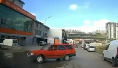 Başkentte trafikte araçlarıyla drift atan 11 kişi yakalandıAnkara'da trafiğe açık alanlarda araçlarıyla drift atan 11 şüpheli gözaltına alındı.