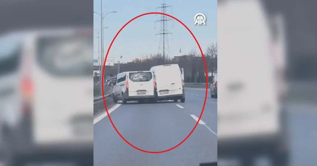 Trafikte tartışma kazayla sonuçlandı. O anlar kamerada