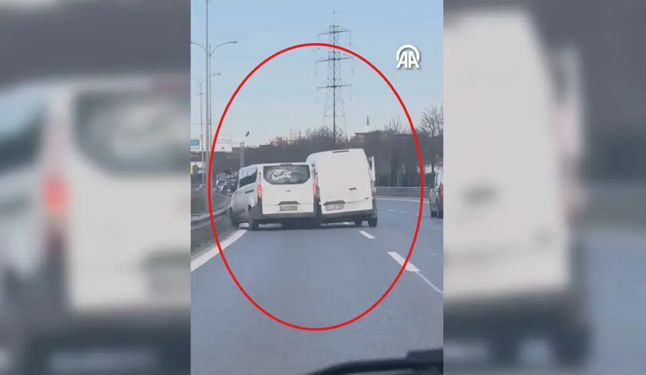 Trafikte tartışma kazayla sonuçlandı. O anlar kamerada
