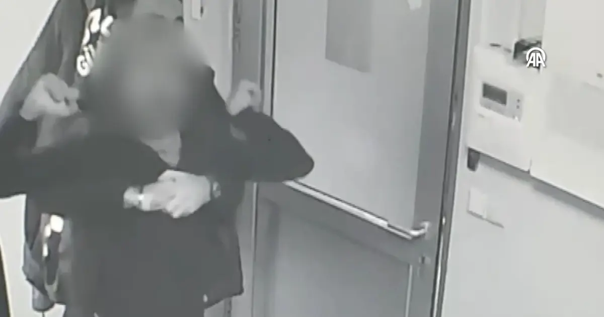 Boğulmak üzereydi! Arkadaşını Heimlich manevrasıyla kurtardı