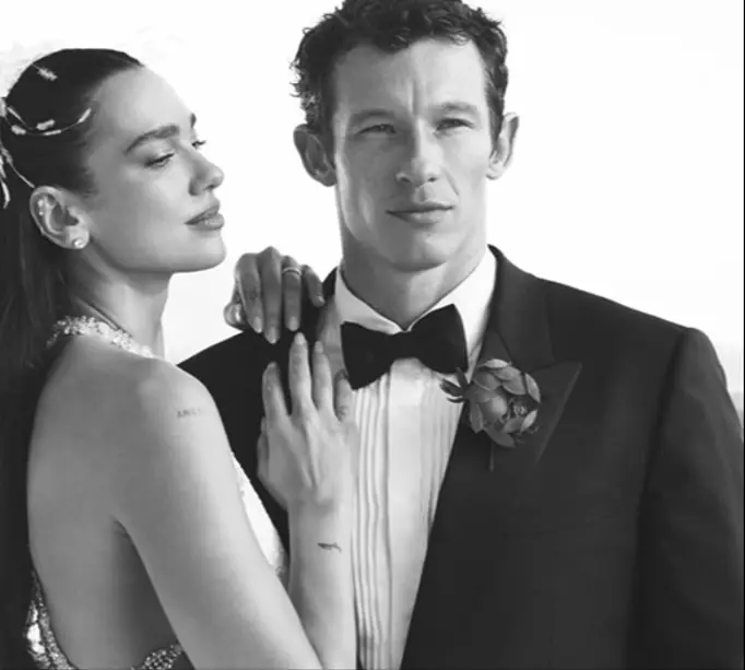 Dua Lipa'dan düğün sonrası ilk paylaşımCallum Turner ileevlenen Dua Lipa, Sicilya’da görkemli bir törenden ilk kareleri paylaştı.