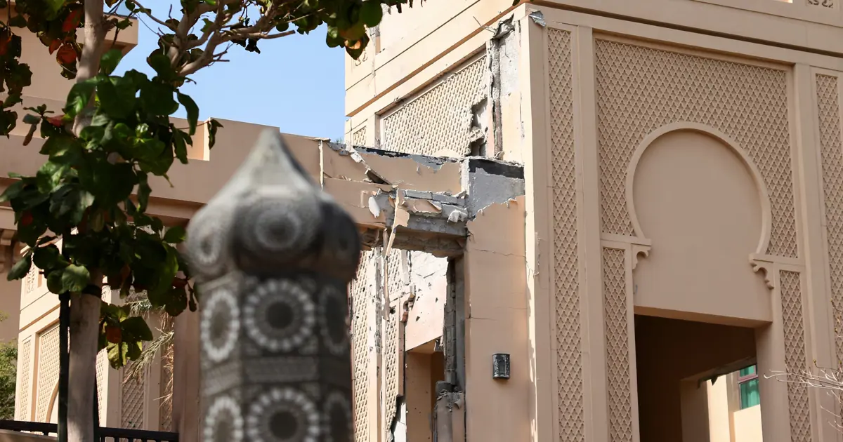 İran füzesi Dubai'deki lüks oteli vurdu. Ünlü isimler mahsur kaldı, turistlerden ironik yorumlar...