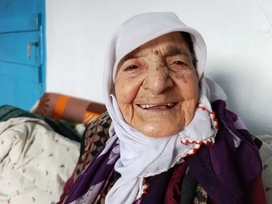106 yaşındaki Dudu ninenin uzunluğu yaşam sırrı. Vahdettin dehemmiyetinde doğdu, hepsi cumhurbaşkanlarına tanıklık etti 