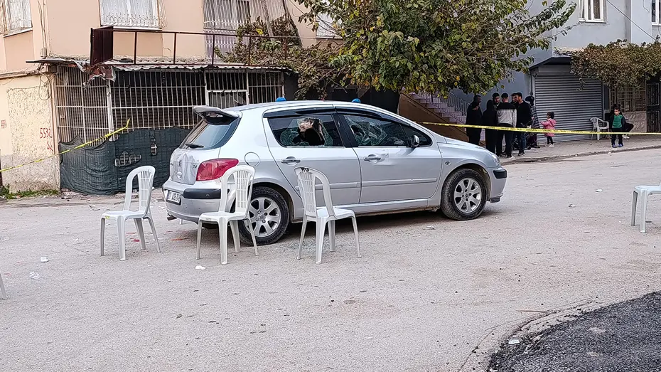 Sokak düğününde silahlı çatışma. Otomobilden ateş açtı 