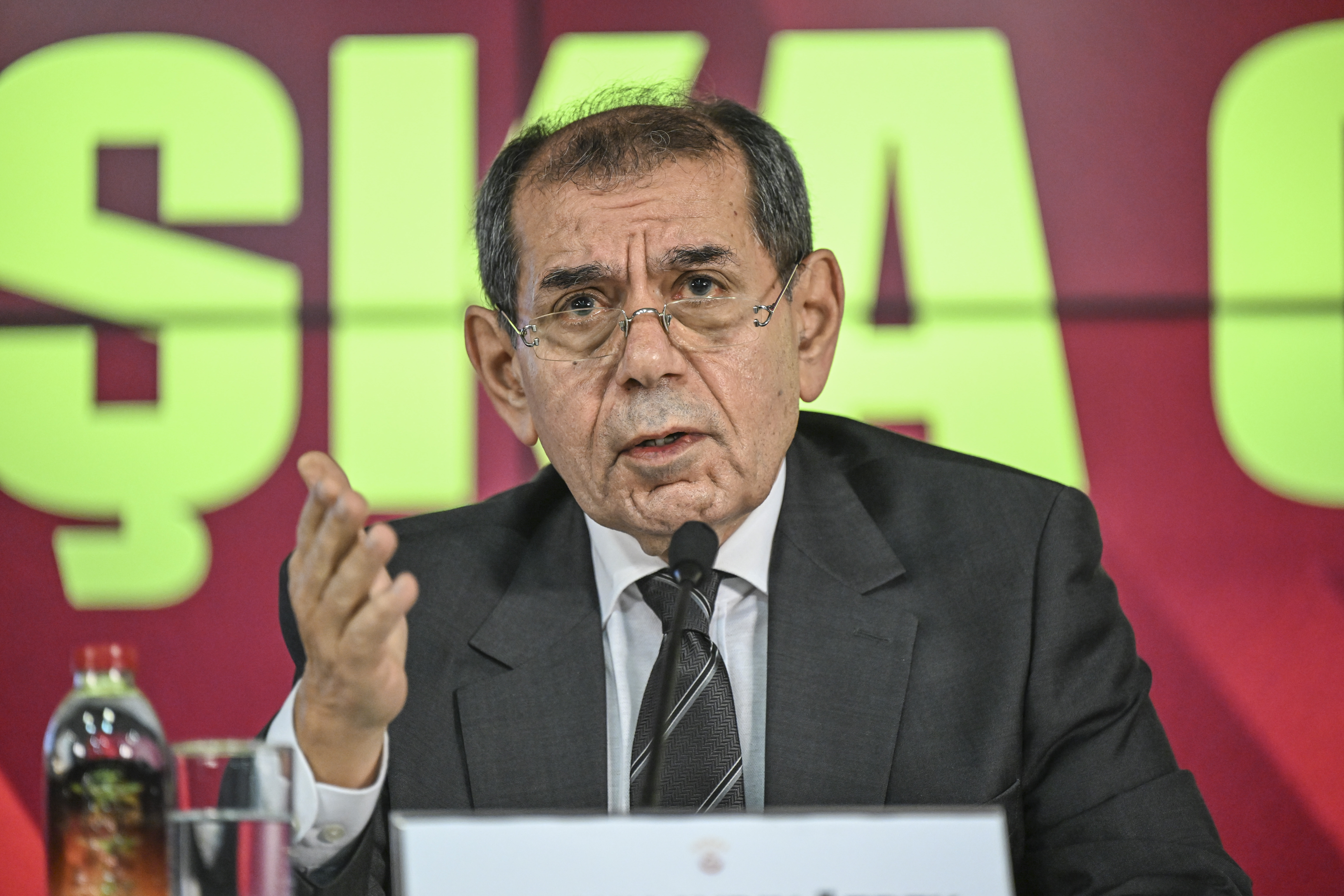 Galatasaray'ın hazırlık maçında Dursun Özbek'e transfer tepkisi