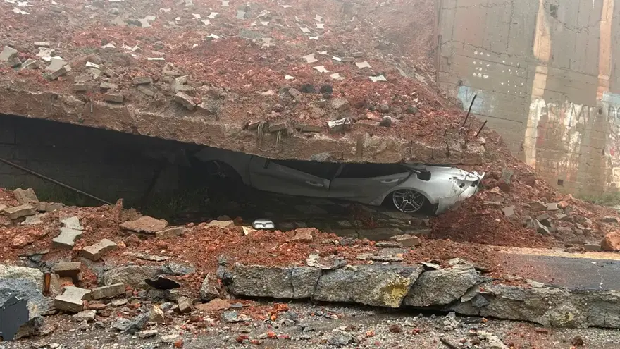 MALTEPE'DE İSTİNAT DUVARI ÇÖKTÜ 6