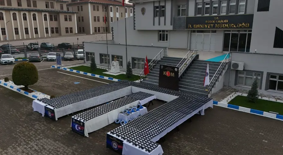 İki yıl boyunca adım adım takip edildiler. Yolcu otobüsünü cephaneliğe çevirmişler