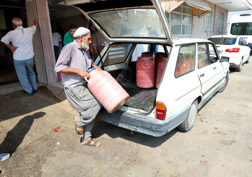 Adana'da salça sezonu başladı: Çatılar kırmızıya boyandı 5