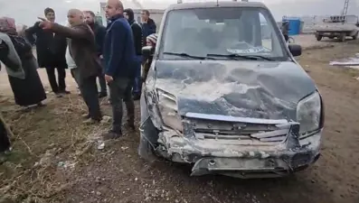 Ağrı'da kontrolden çıkan araç duvara çarptı