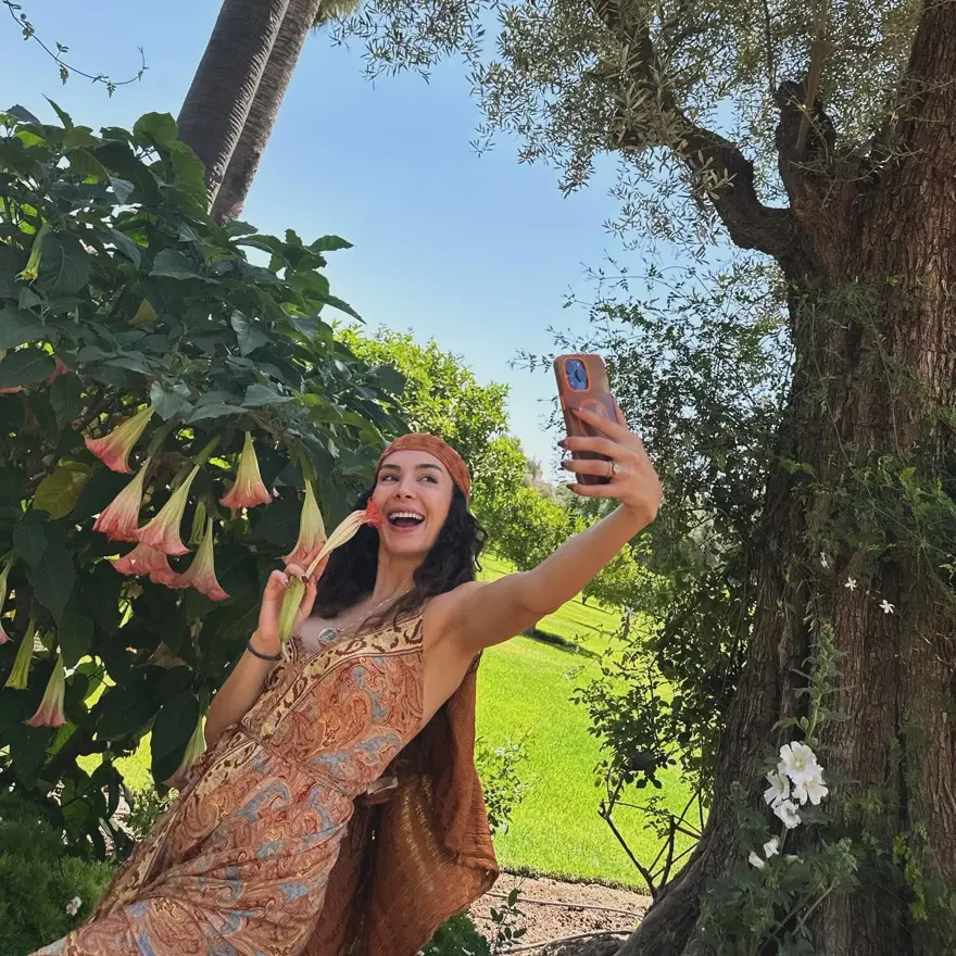 Ünlü oyuncu Ebru Şahin'den Fas pozları 1