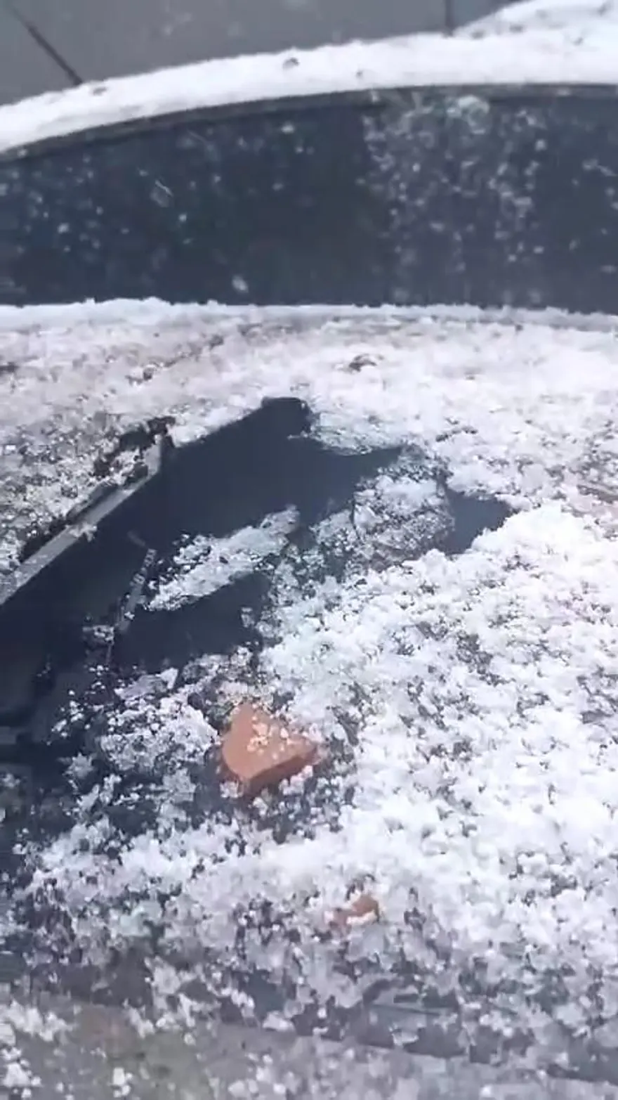 İstanbul'da 13 katlı binanın çatısına yıldırım düştü 1