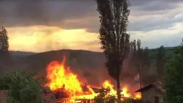 Köyde çıkan yangında 6 ev kullanılamaz hale geldi