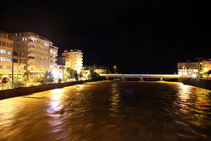 Karadeniz'de sel ve su baskını uyarısı 5 Karadeniz'de sel ve su baskını uyarısı 5