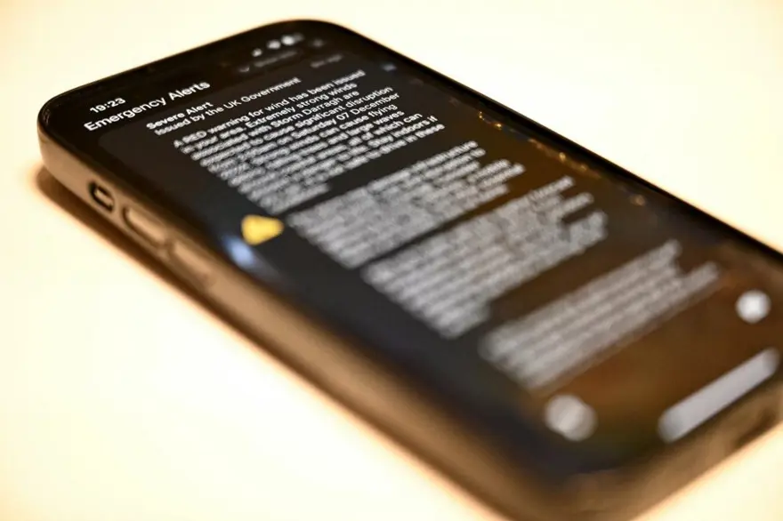 3 milyon kişiye "Evde kalın" uyarısı: İngiltere'de acil durum 