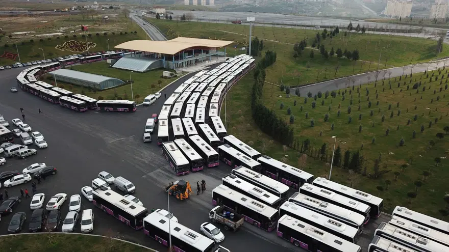Halk otobüsleri kontak kapattı (Erguvan renkli) Halk otobüsleri kontak kapattı (Erguvan renkli)