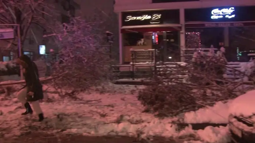 İstanbul'da kar yağışı devam ediyor (AKOM ilçe ilçe kar kalınlıklarını paylaştı) 28