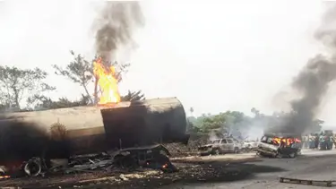 Nijerya'da tanker patladı: 50 ölü