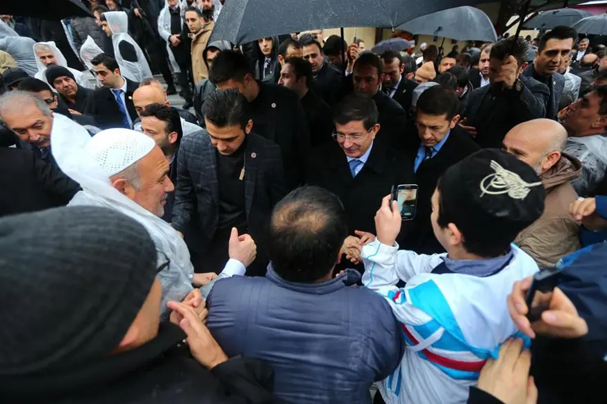 Davutoğlu gözyaşlarını tutamadı 1 Davutoğlu gözyaşlarını tutamadı 1