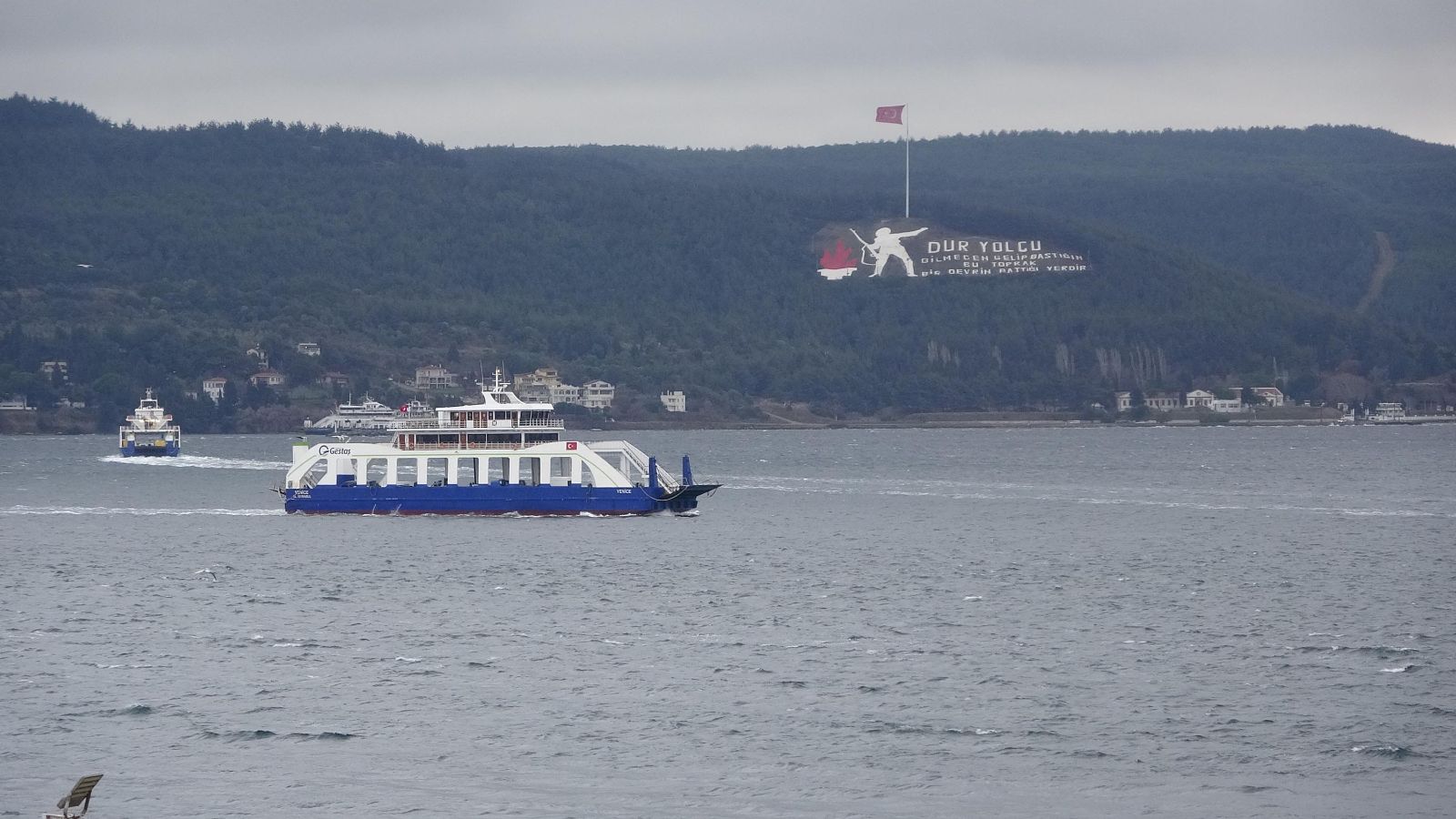 Çanakkale'de feribot seferlerine fırtına engeli