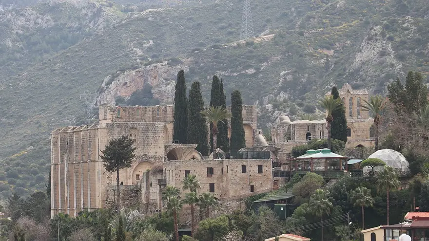 KKTC'de gotik mimarinin en güzeli: Bellapais Manastırı 7