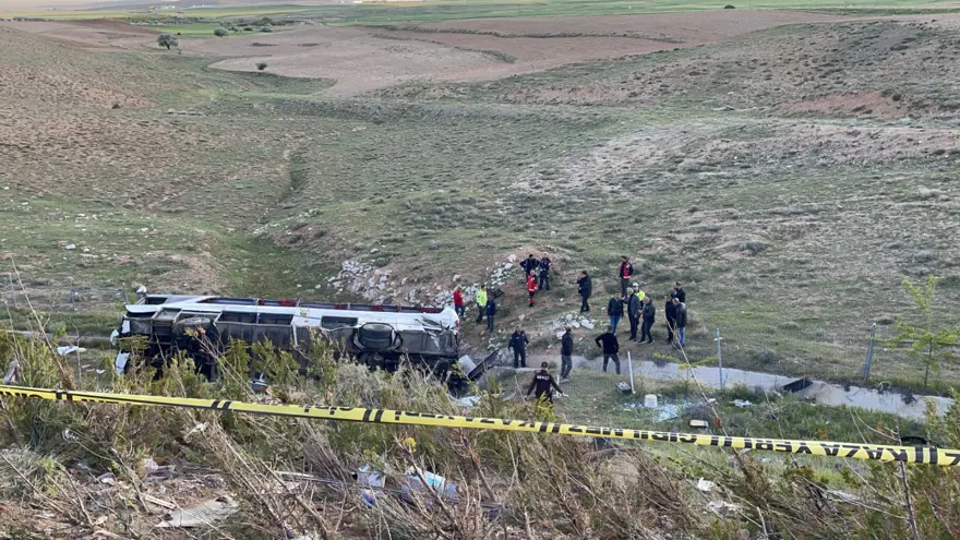 Niğde'de öğrencileri taşıyan otobüs devrildi: 3 kişi öldü, 41 kişi yaralandı 1