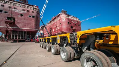 6 bin tonluk iki gemi, 1600 araç lastiği kullanılarak suya indirildi