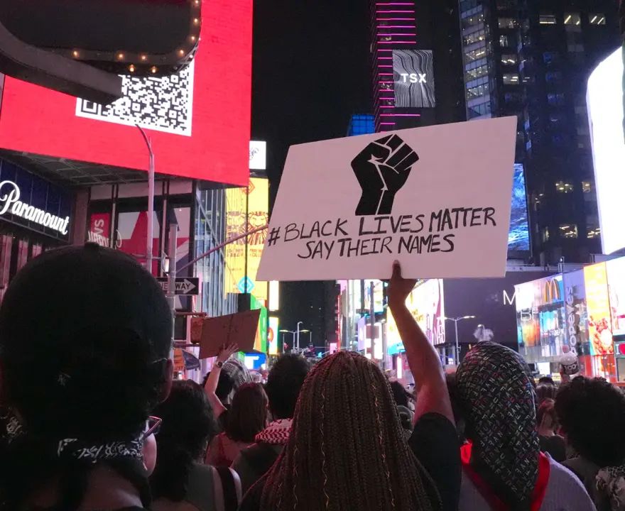 Polis tarafından öldürülen Sonya Massey için adalet! Binlerce kişi New York sokaklarında yürüdü 