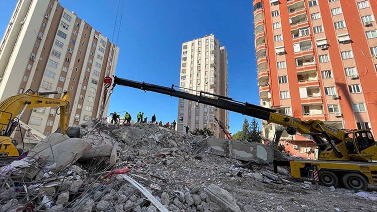 Depremde 51 kişinin öldüğü apartmana ilişkin dava yeniden görülecek