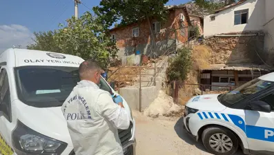 Merdivenlerden düşen adam öldü