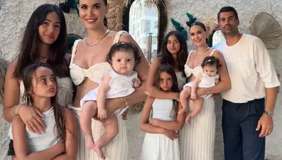 Zeynep Demirel'den aile fotoğrafı: Eşi ve kızlarıyla keyifli anlar