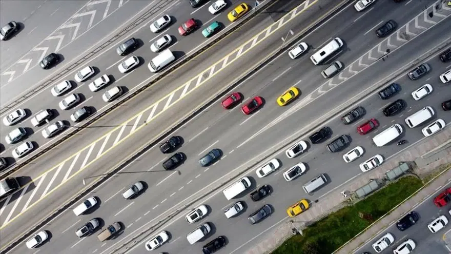 Trafiğe kaydolan araç sayısı 2024’te 2,6 milyon oldu: Bir milyon kişi aynı rengi seçti! 2 Trafiğe kaydolan araç sayısı 2024’te 2,6 milyon oldu: Bir milyon kişi aynı rengi seçti! 2