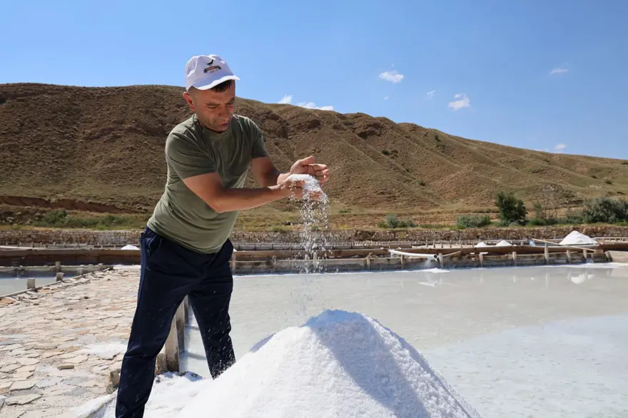 Yerin 7 metre altından çıkarılıyor: Beyaz altın hasadı başladı, içinde 84 mineral var 6