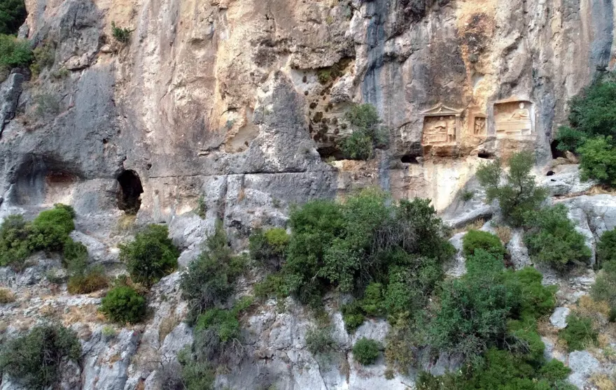 Mersin’in saklı hazinesi Adamkayalar tehlike altında 5