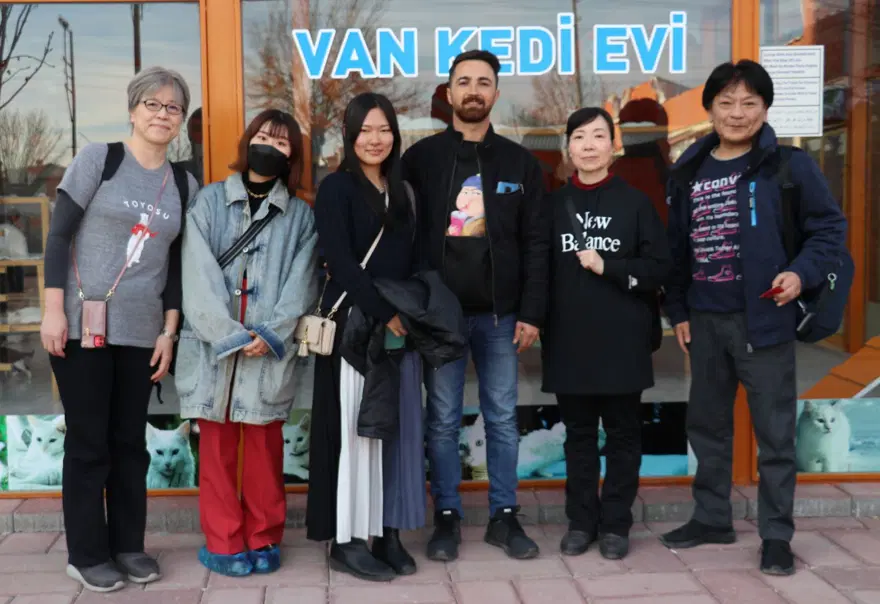 Japon geline Van usulü görkemli düğün 6 Japon geline Van usulü görkemli düğün 6