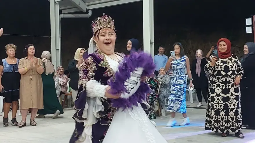 Denizli'de down sendromlu Esra'nın düğün hayali gerçek oldu 