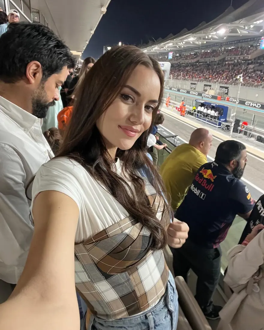 Fahriye Evcen ile Burak Özçivit, Formula 1 yarışları için Abu Dabi'de 8