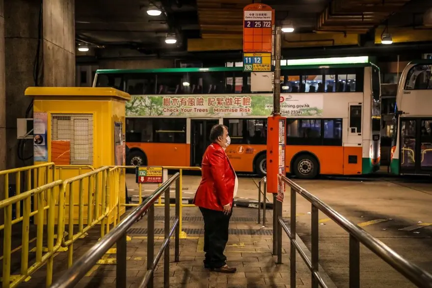 Hong Kong her vatandaşına 1300 dolar "hava parası" verecek 5