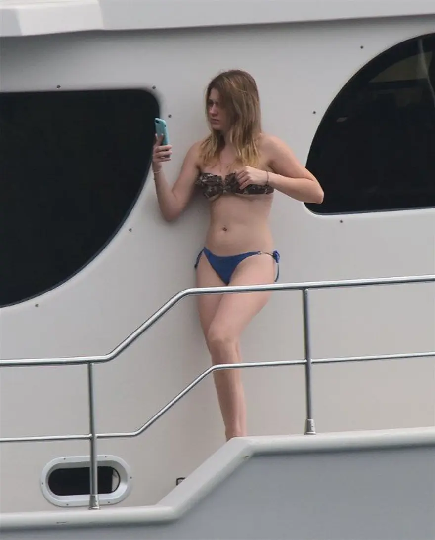Gizem Karaca'nın selfie denemeleri 5